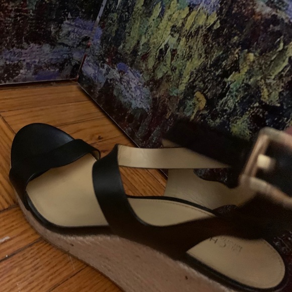 Micheal Kors Wedge w/ankle straps - Picture 4 of 6